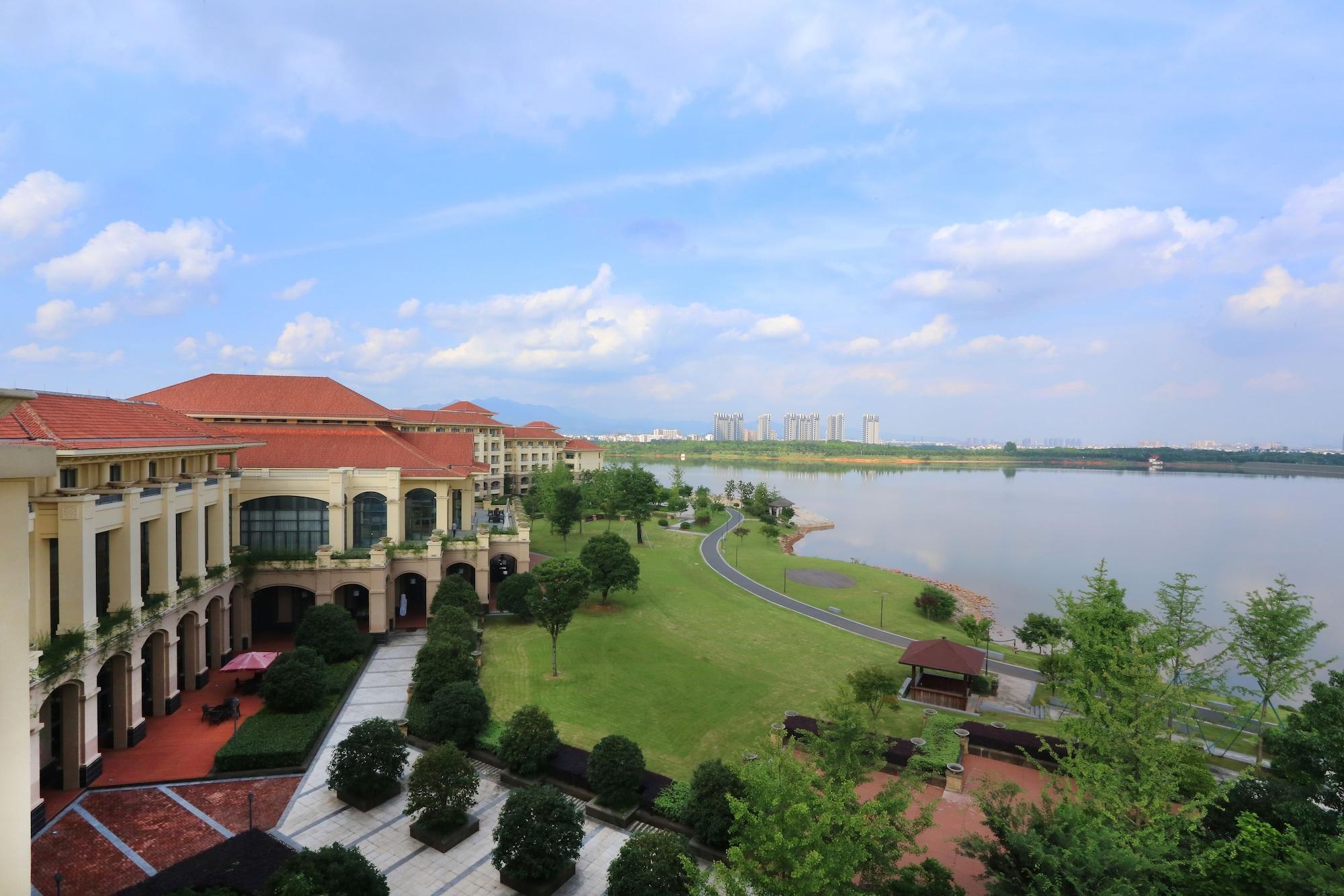 Your World International Conference Centre Іу Екстер'єр фото