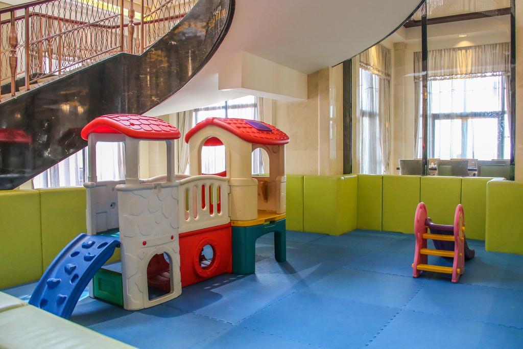 Your World International Conference Centre Іу Екстер'єр фото